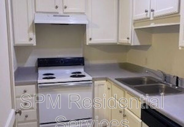 2705 MAYFAIR DR