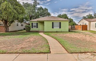 Great Central Lubbock Location / Gorgeous refinished original wood floors!