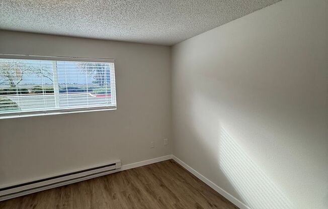 1 bed, 1 bath, 590 sqft, $1,395, Unit 924