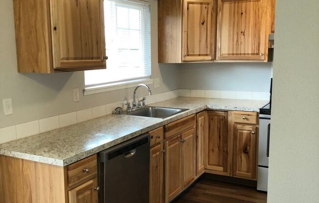 2 beds, 1 bath, 945 sqft, $1,575, Unit 085