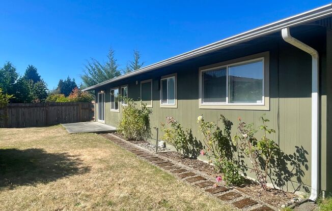Lynnwood 3 bedroom 1.75 bath home with garage and fenced yard! $2750 per month