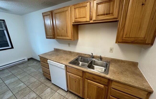 2 beds, 1 bath, 700 sqft, $1,475, Unit 8