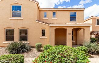 Beautiful 3 bedroom plus den, 2.5 bath home in Lyons Gate
