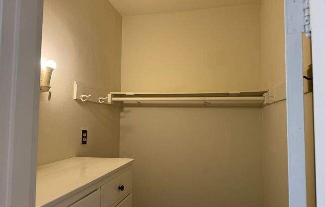 Studio, 1 bath, 480 sqft, $1,395, Unit 15