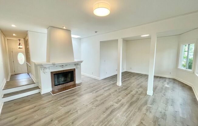 Bernal Hts. 2Br/1.5Ba Home w/Fab City Views, Deck, Hot Tub, Garage! PROGRESSIVE