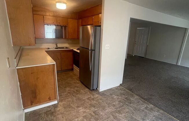 2 beds, 1 bath, $1,090