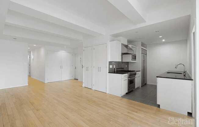 446 W 38 ST