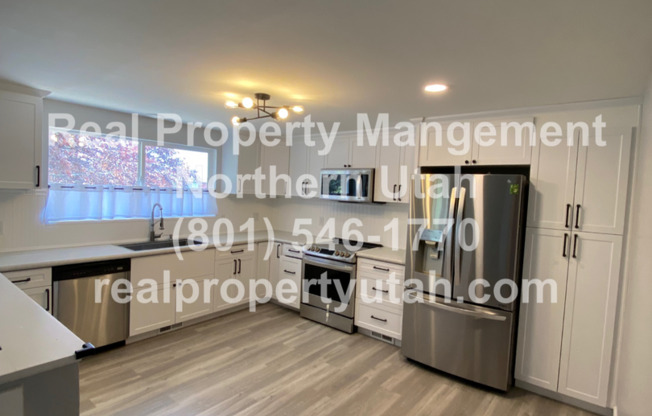 Large 4-bedroom home in Layton Available Now!