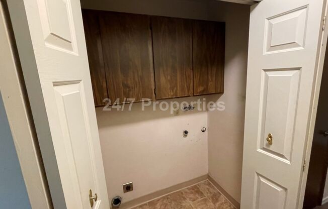 2BD I 1BA - River View!