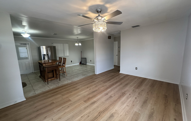 929 W 2 ST