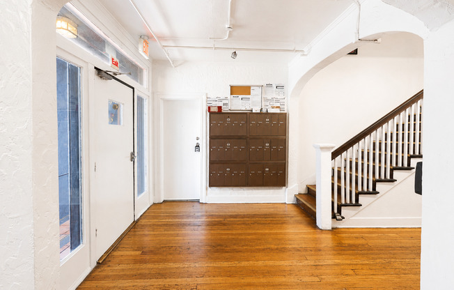 Studio, 1 bath, 450 sqft, $1,395, Unit Unit 101