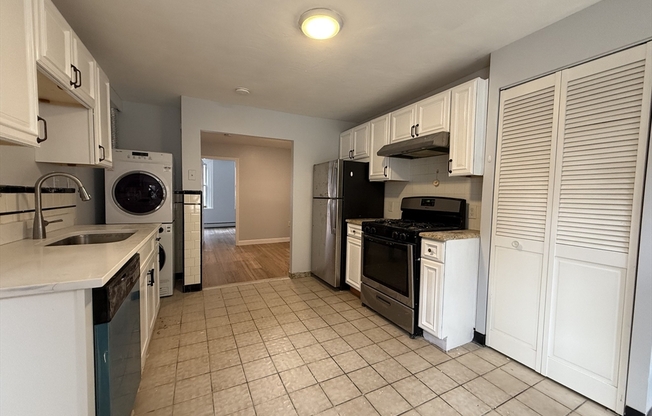 2 beds, 1 bath, 650 sqft, $3,000, Unit 2