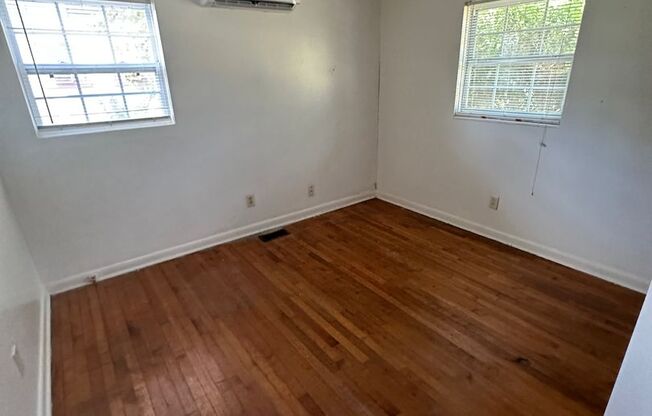 3 beds, 1 bath, $1,400