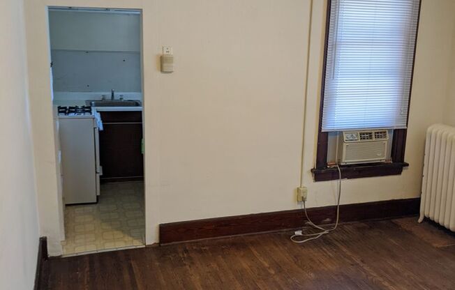 1 bed, 1 bath, 550 sqft, $870, Unit 4