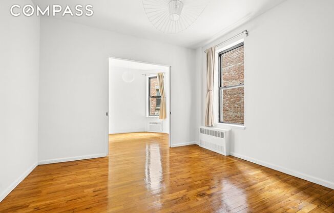 360 W 21 ST
