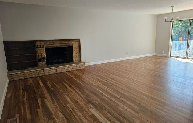 SINGLE LEVEL IN RALEIGH HILLS - REMODELED 3 BEDROOMS, 2 BATHS