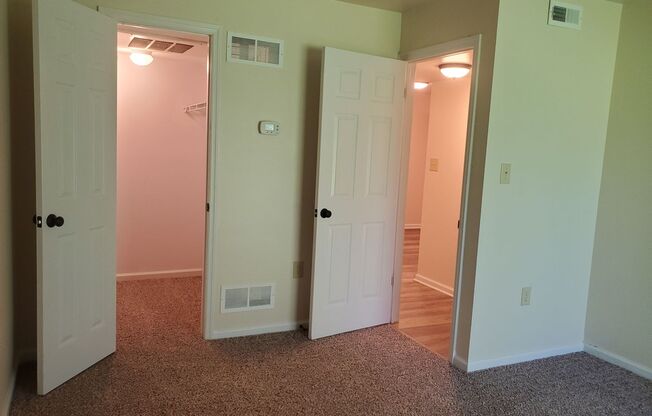 2 beds, 1 bath, $1,350, Unit Apt. Q