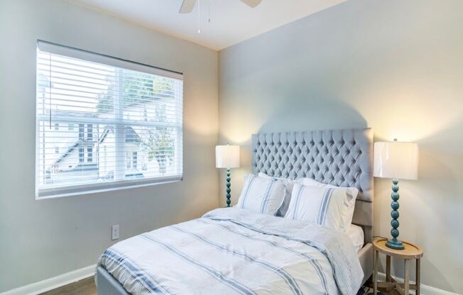 2 beds, 1 bath, 850 sqft, $1,250, Unit 00-D5