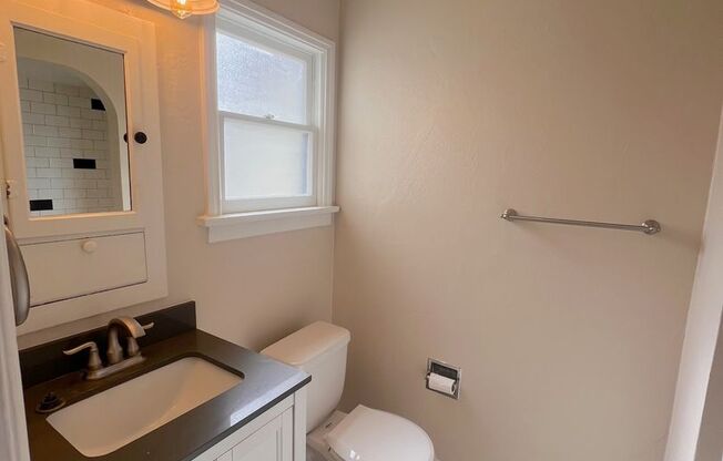 1 bed, 1 bath, $2,950, Unit 2053 Pierpont Blvd unit B