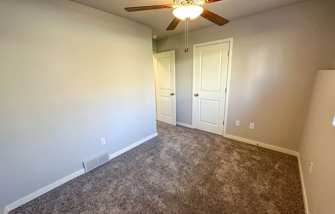 3 beds, 1 bath, 850 sqft, $1,050