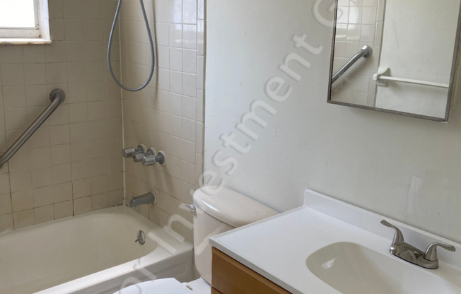 2 beds, 1 bath, $1,095, Unit F1