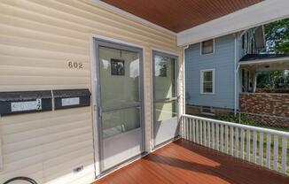 602 1/2 E BATTELL ST