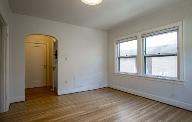 Lease this Charming Hollywood Studio Ready Now!