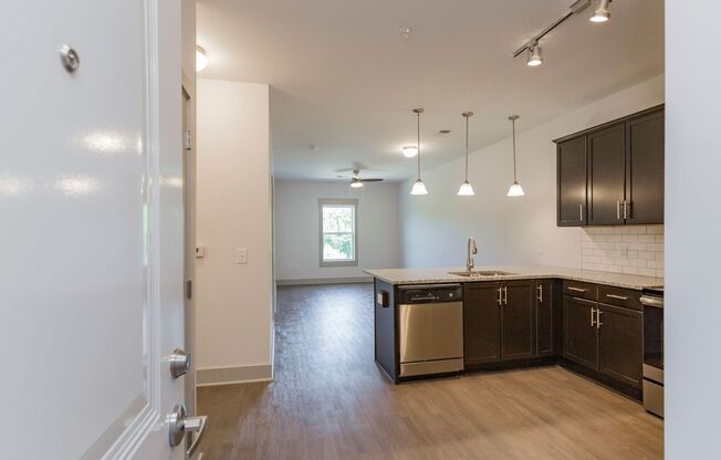 1 bed, 1 bath, 665 sqft, $1,715