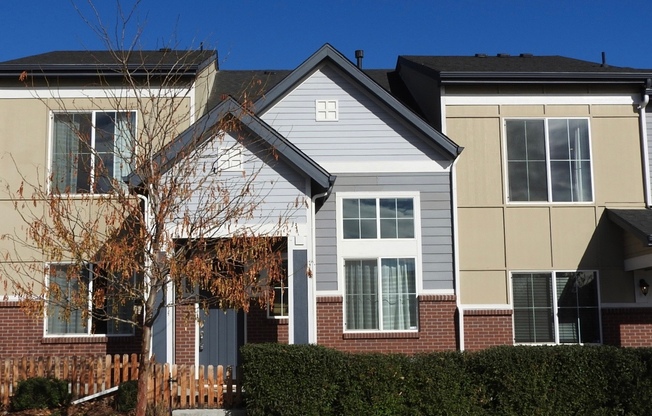 Central Park Town Home for Rent!