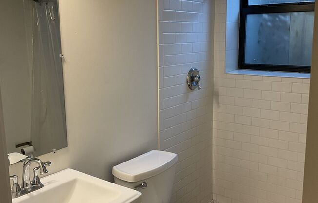 1 bed, 1 bath, 590 sqft, $1,099, Unit B3