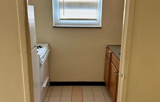Bright large 1 bedroom in Shadyside