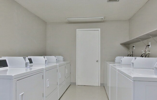 1 bed, 1 bath, 700 sqft, $1,125, Unit #33