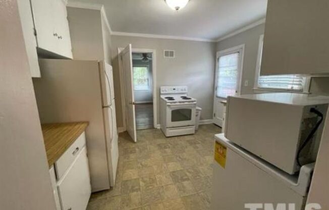 2 beds, 1 bath, $1,395