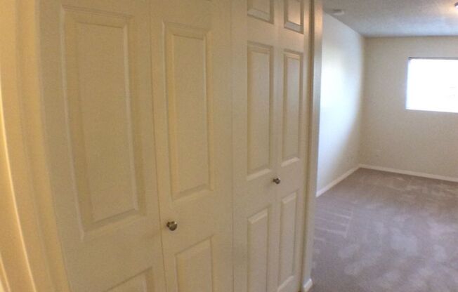 2 beds, 1 bath, 740 sqft, $1,465, Unit 204