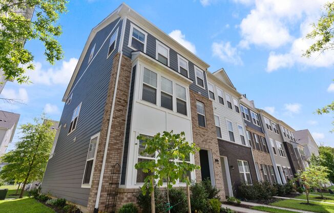 Modern Potomac Shores Home with Resort-Style Amenities