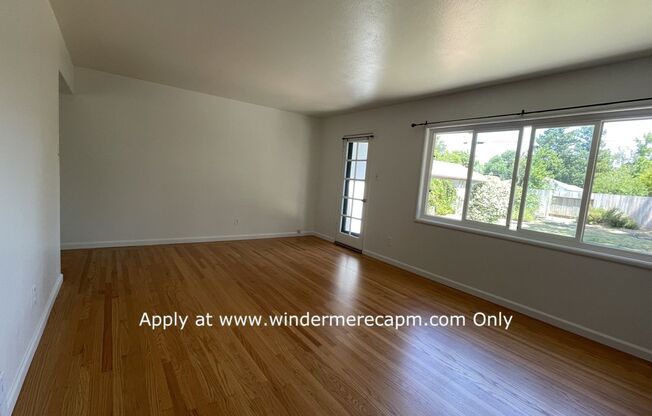 Fabulous Hollywood Park home 2BDRM 2BATH + Bonus/Office Room