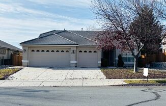 Beautiful single family 3 bed 2 bath home with a den in Spanish Springs.