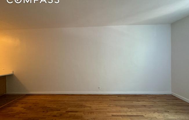 Studio, 1 bath, $2,500, Unit 2D