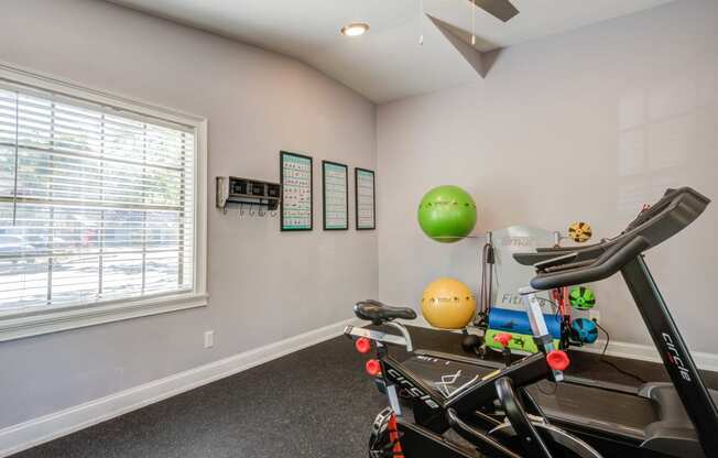 the gym at the whispering winds apartments in pearland, tx