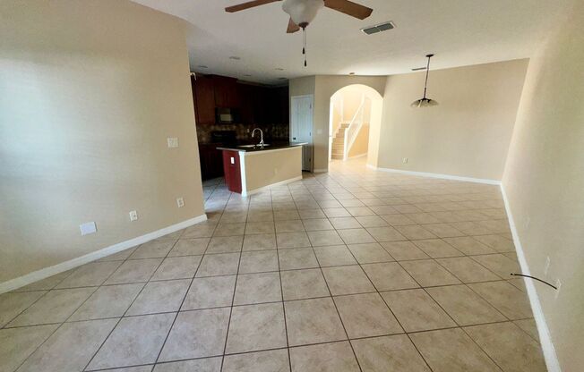 2 Bedroom 2,5 bath Sanford Townhome near the Sanford International Airport with 2 master suites, screened porch and a 1 car garage!