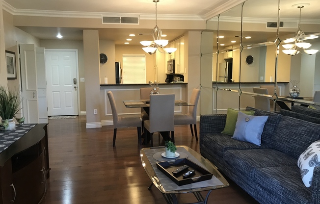 2 beds, 2 baths, $2,400, Unit # 206