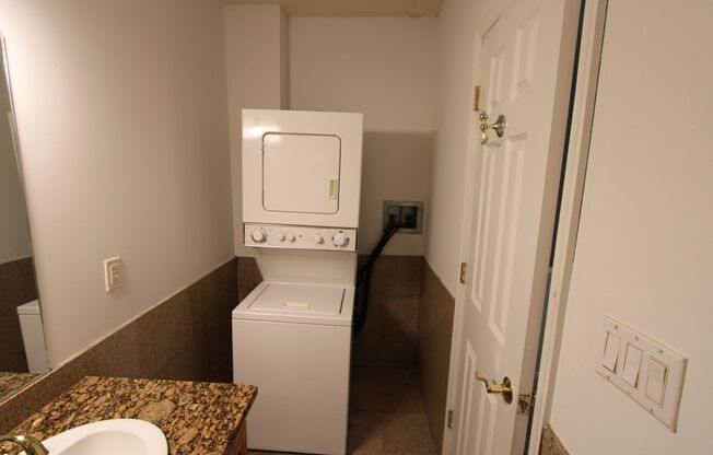 2 beds, 2 baths, 995 sqft, $1,800, Unit 201
