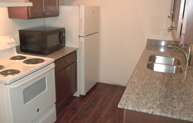 2 beds, 1 bath, 990 sqft, $1,349, Unit 220