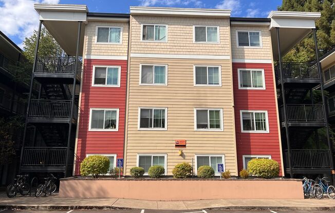 1 bed, 1 bath, 566 sqft, $1,377, Unit 137-416