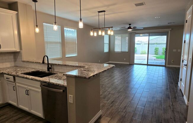$500 MOVE-IN DISCOUNT - 3-BEDROOM WITH COMMUNITY POOL