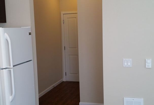 1 bed, 1 bath, 466 sqft, $1,350, Unit 1-114