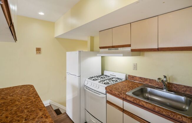 Studio, 1 bath, 600 sqft, $1,100, Unit #3F