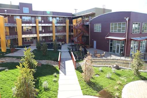 B3 exterior courtyard view