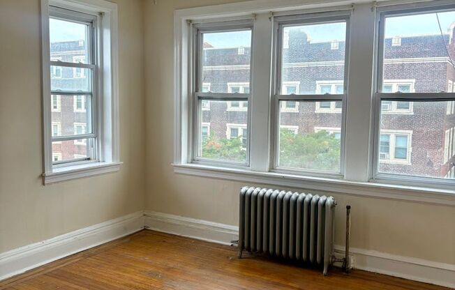 1 bed, 1 bath, 650 sqft, $1,175, Unit 4827-D2
