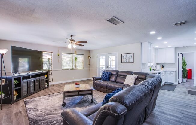 Luxury 5-Bedroom Fully Furnished Home- Ideal Location